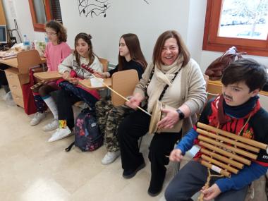 L'Escola Municipal de Música de Capdepera celebra les tradicionals vetleries i ximbombades amb els més joves