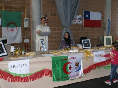 El poliesportiu s'omple per celebrar la III festa Intercultural