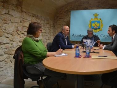 Els regidors del consistori i les associacions locals es reuneixen amb el president del Consell de Mallorca