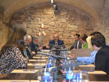 Els regidors del consistori i les associacions locals es reuneixen amb el president del Consell de Mallorca