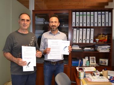 L'Ajuntament de Capdepera i l'Associació Cultural Cap Vermell signen un conveni de col·laboració en els premis de narrativa curta 'Ploma de Ferro' 2017 