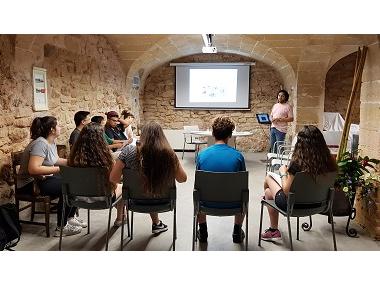 Els alumnes de l’IES Capdepera exposen noves propostes per millorar el municipi dins el projecte de civisme que realitzen amb l’àrea de Participació Ciutadana