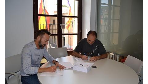 L'Ajuntament de Capdepera i l'Associació Cultural Cap Vermell signen un conveni de col·laboració en els premis de narrativa curta 'Ploma de Ferro' 2017 