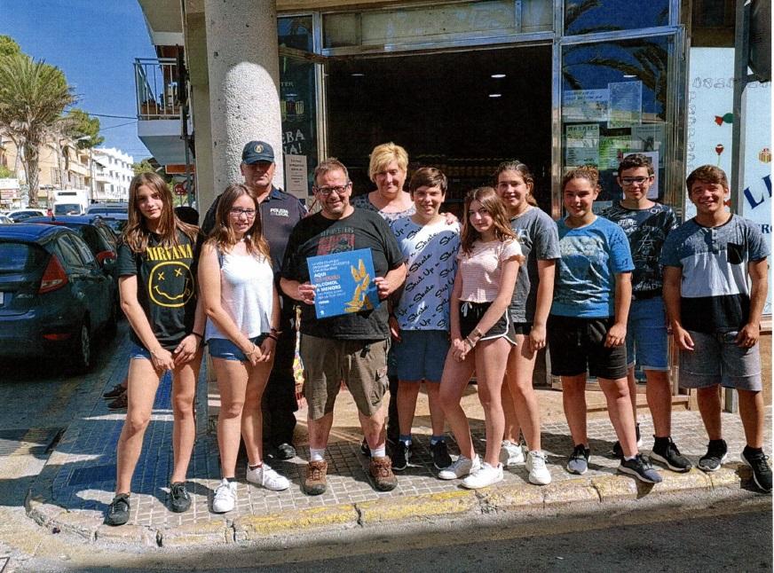 L'IES Capdepera i la Policia Local s’adhereixen a la campanya informativa de prohibició de venda de begudes alcohòliques a menors