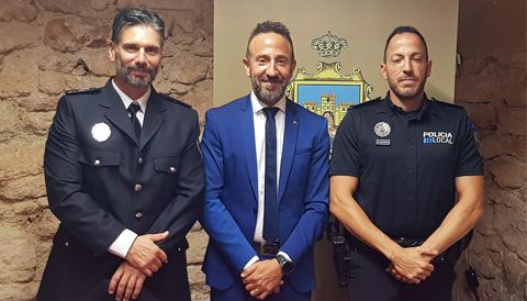 Vicenç Garriga Martorell com a Subinspector cap de la Policia Local i a José González Serra com a Oficial de la Unitat Nocturna de la Policia Local de Capdepera