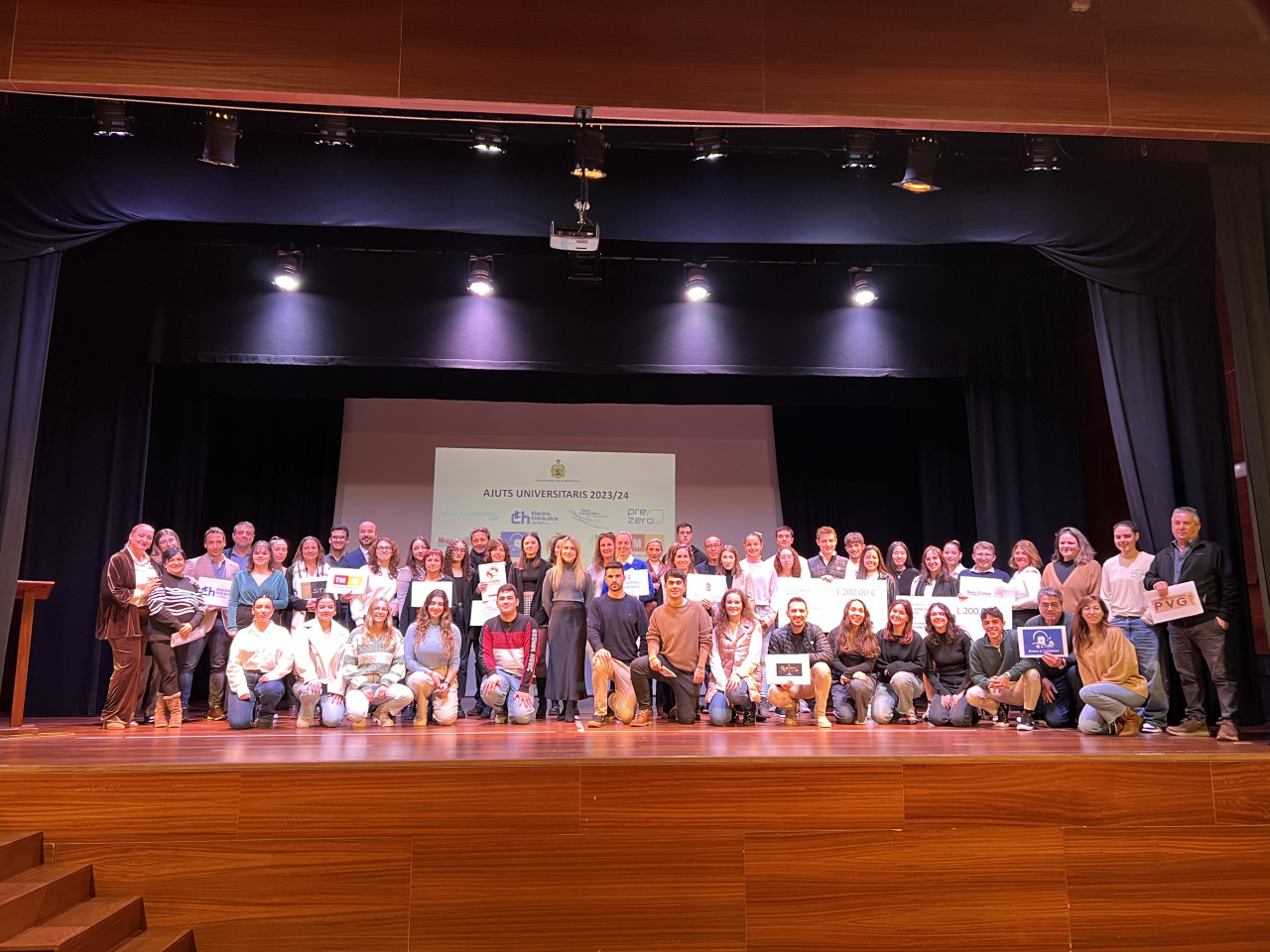 PLA D'AJUDES ALS ESTUDIS UNIVERSITARIS I DE POSTGRAU