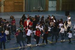 El Pare Noel balla amb els nins i nines gabellins
