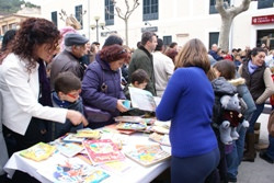 Més de 4.000 euros en el mercadet solidari