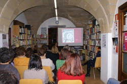 Ple a la conferència sobre Rondalles de dona