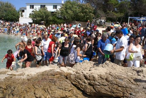 Resposta unànime a la manifestació per la regeneració de Cala Agulla