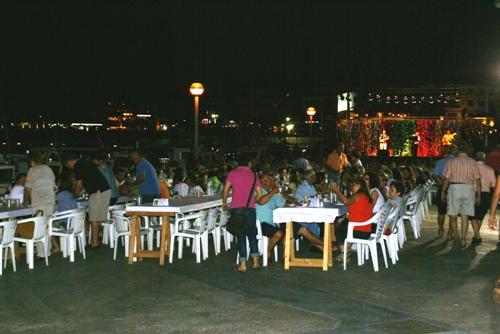 El moll s'omple amb el sopar solidari