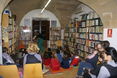 La Biblioteca de Capdepera celebra el seu aniversari amb un conta-contes