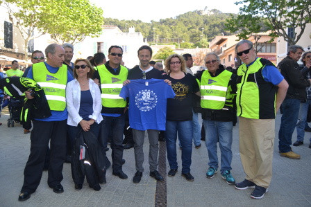 Capdepera es torna a omplir de fum i olor de goma