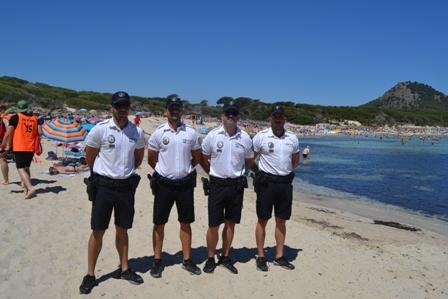 La Unitat de Platges de la Policia Local treballa per evitar activitats il·lícites a les platges 