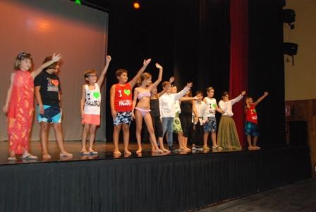L’Escola de teatre de juliol mostra la feina feta damunt l’escenari