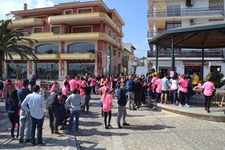 200 persones participen a la cursa per la dona