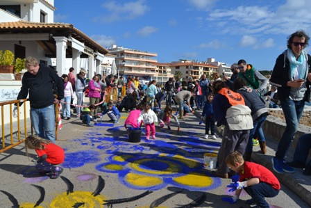 Més de 500 persones participen en la jornada de “Pintam” el passeig marítim