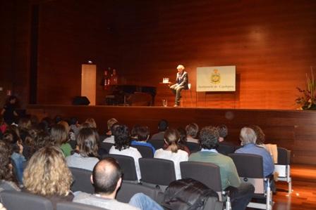 Carles Capdevila omple el Centre Cap Vermell amb la seva conferència Educar amb humor