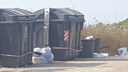 Medi Ambient incideix en la prohibició d’abandonar residus voluminosos al costat dels contenidors