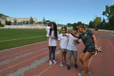Els alumnes de S’Alzinar coneixen l’atletisme amb Claudia Troppa