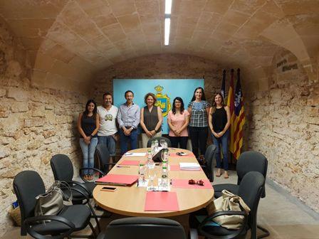 El batle i la regidora de Serveis Socials de Capdepera es reuneixen amb les Directores de Menors 