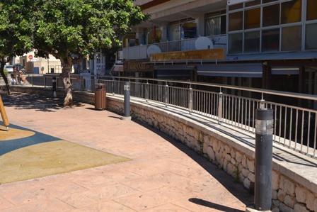 El parc infantil de la plaça Castellet millora en seguretat