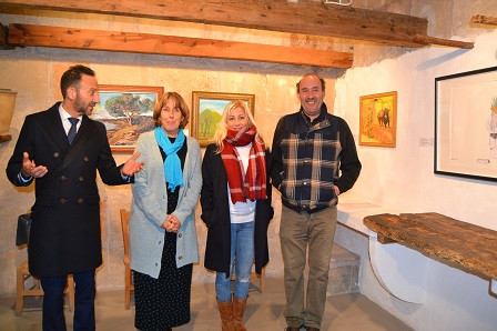 Desset artistes exposen plegats al Centre Melis Cursach