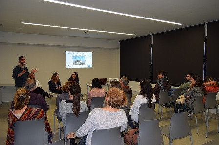 ‘De Llevant a Grècia pels refugiats’ inaugura l’exposició de fotografies al Centre Cap Vermell