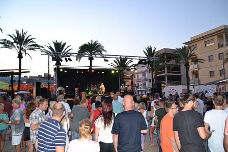 El concert solidari Rock i Tapes ajuda a les associacions ‘Som aquí gabellins’ i ‘Amics de l’Escola de Música’