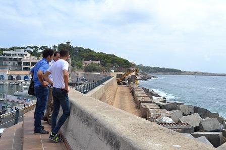 El conseller Marc Pons ha visitat el port de Cala Rajada on ja estan finalitzades les obres de reparació del dic danyat pel temporal de gener