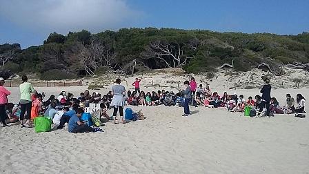 Els alumnes de 1r d’ESO de l’IES Capdepera aprenen sobre la gestió i bones pràctiques de les platges
