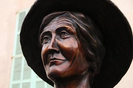 El Consell de Mallorca i l’ajuntament de Capdepera inauguren el bust de Dorothea Bate