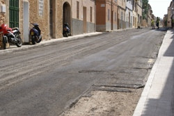 Asfalten alguns carrers en mal estat