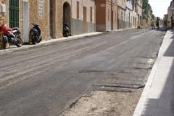 Asfalten alguns carrers en mal estat