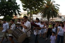 Multitud de gent a la plaça Castellet per donar l’inici a les festes de Sant Roc
