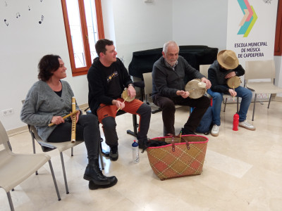 L'Escola Municipal de Música de Capdepera celebra les tradicionals vetleries i ximbombades amb els més joves