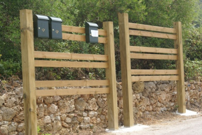 Primeres bústies en els camins de finques