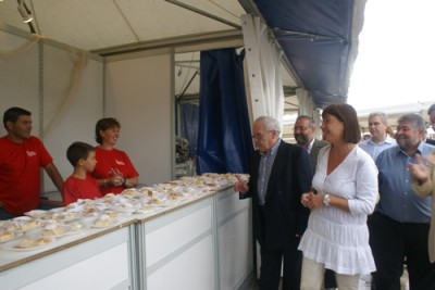 La Mostra de la Llampuga continua sent un èxit tot i la pluja