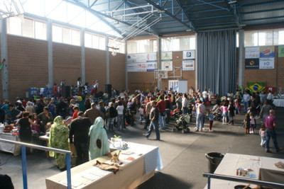 El poliesportiu s'omple per celebrar la III festa Intercultural