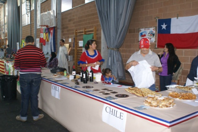 El poliesportiu s'omple per celebrar la III festa Intercultural
