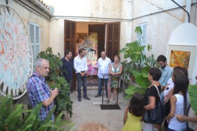 Al Centre Melis Cursach el mes d'agost, de  dimarts a diumenge de 19 a 21  hi ha l'exposició de Sebastià Massanet titulada “els arbres també caminen”.