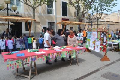 La plaça de l’Orient de Capdepera torna a acollir la Fira de Sant Jordi