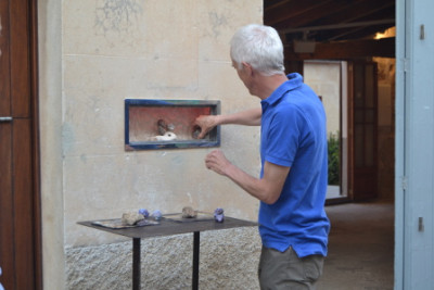 Andreas Wiehl instal·la una exposició permanent a la façana del centre Melis Cursach