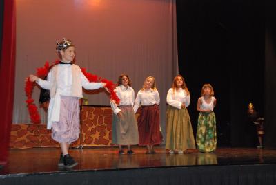 L’Escola de teatre de juliol mostra la feina feta damunt l’escenari