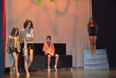 L’Escola de teatre de juliol mostra la feina feta damunt l’escenari