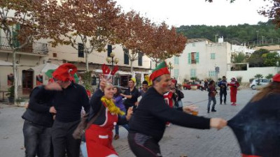 La I San Silvestre gabellina omple els carrers de Capdepera de rialles i bon humor