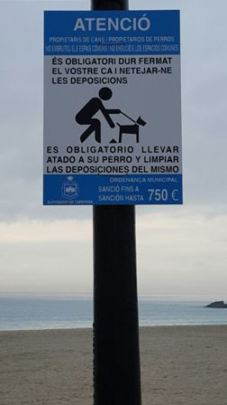 El departament de Medi Ambient instal•la uns cartells informatius sobre les bones pràctiques amb els cans