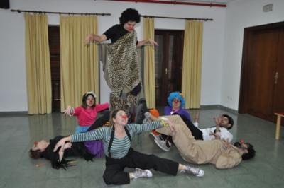 Moltes rialles al curset de clown organitzat pel Centre Jove