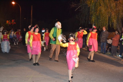 Centenars de persones desfilen per les rues de Capdepera