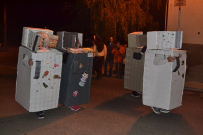 Centenars de persones desfilen per les rues de Capdepera